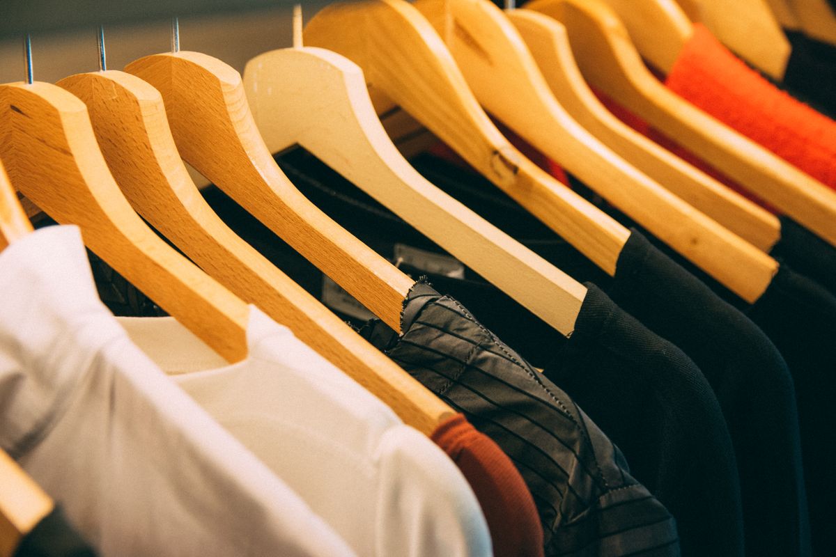 Lässiger Streetwear-Look für die Stadt